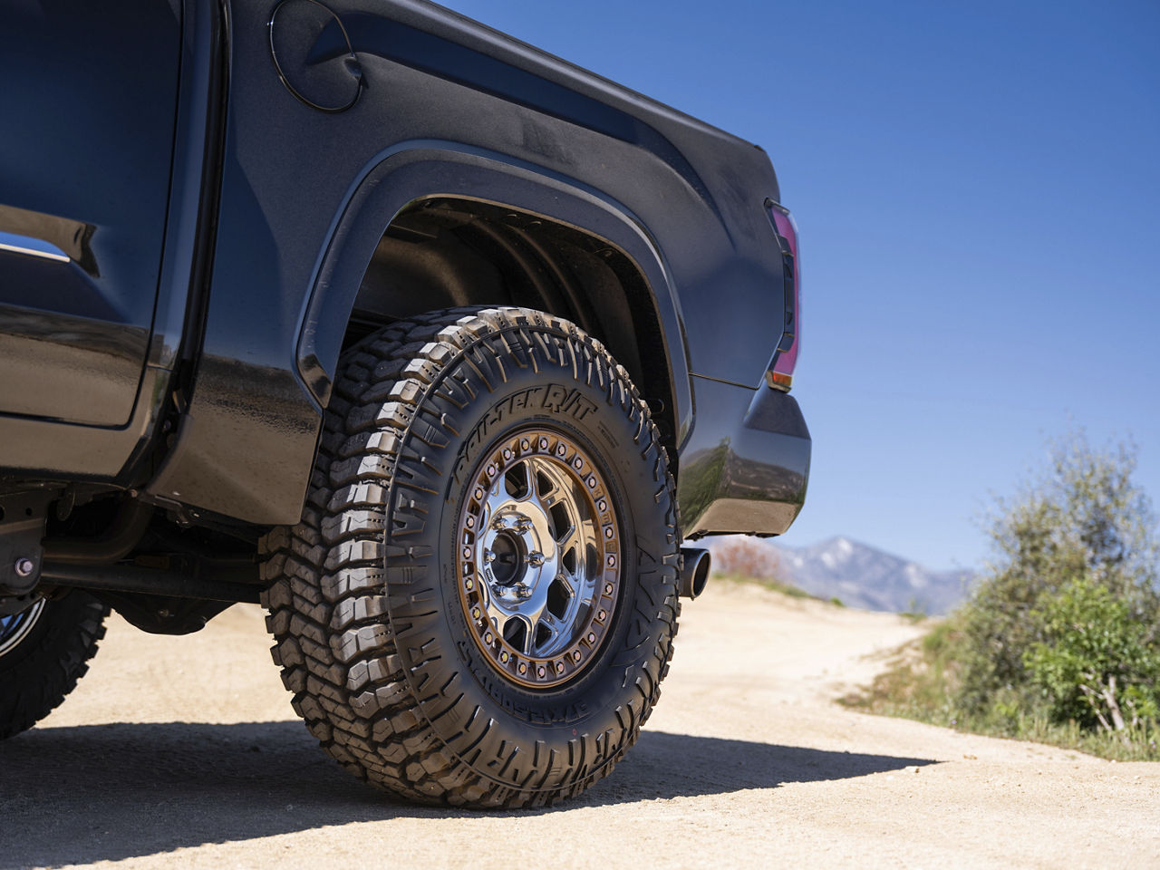 2024 Toyota Tundra - KMC MESA FORGED BEADLOCK - Machined | KMC Wheels